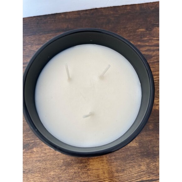 Leoben Co Night Out Scented Candle 24oz Masculine Aroma Collection Soy Wax Blend - Picture 4 of 6